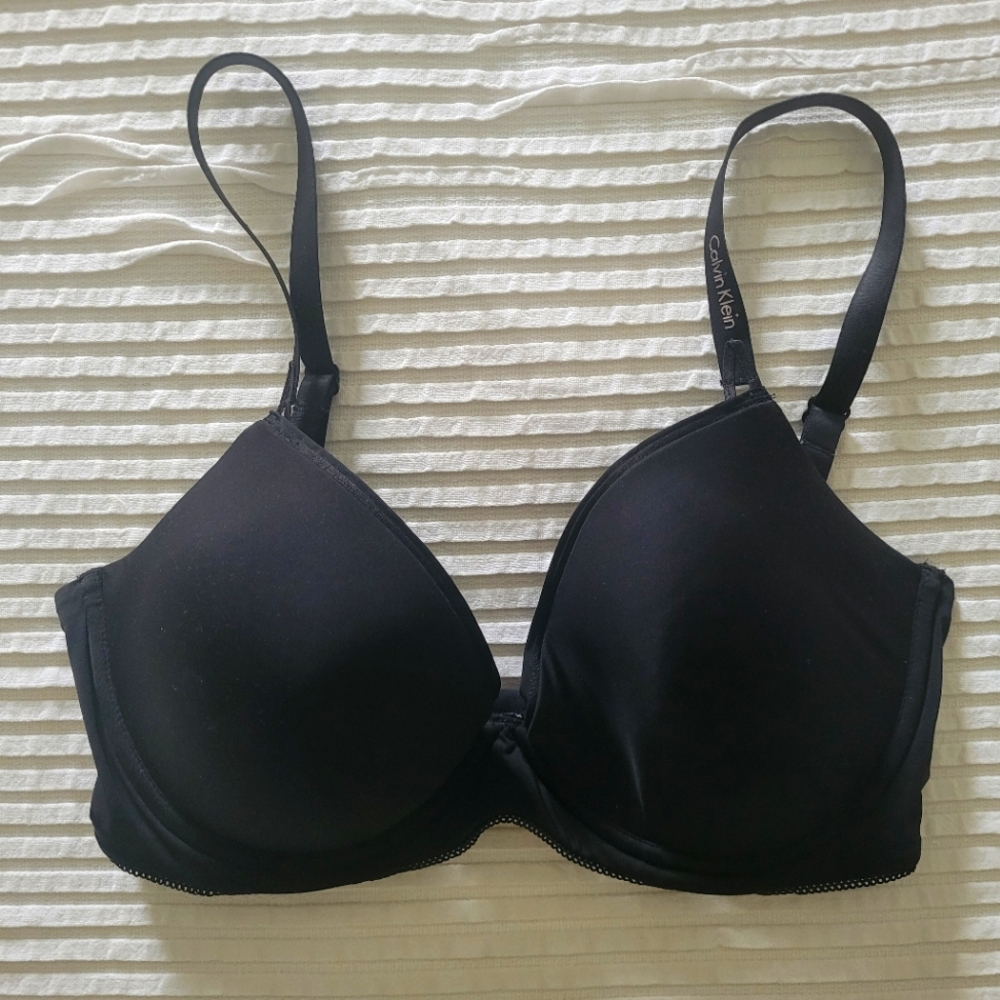 NWOT Calvin Klein T-shirt Bra, Black, 32DD